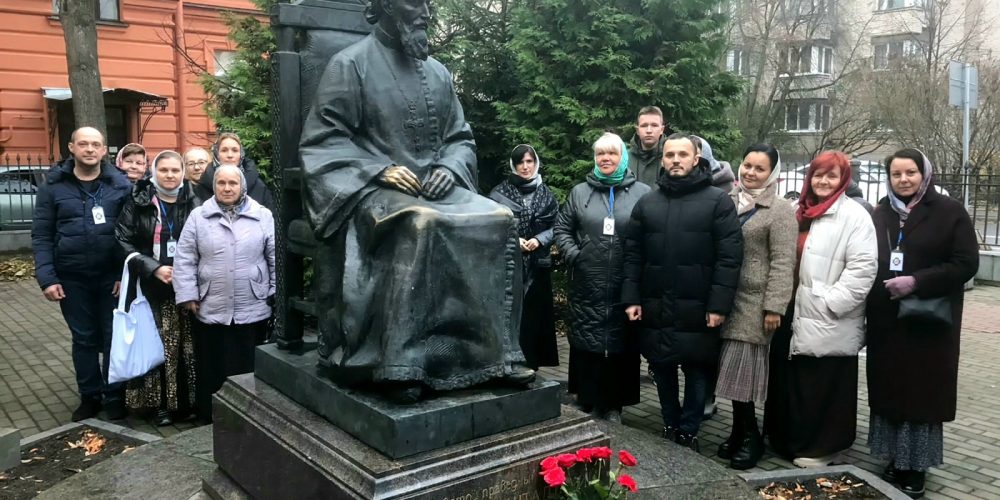 В прошедшие выходные прихожане нашего Храма в составе паломнической группы посетили Санкт-Петербург, Вырицу и Кронштадт.