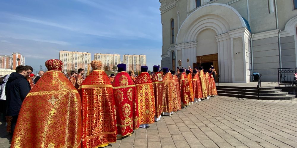Архиепископ Егорьевский Матфей совершил Божественную литургию