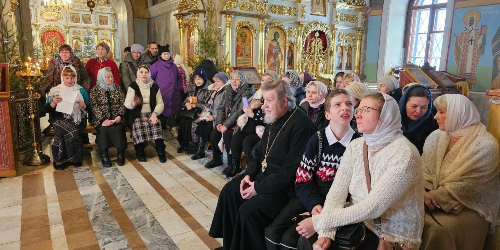 В прошедшее воскресенье после Литургии в нашем Храме состоялся праздничный концерт, посвященный Празднику Рождества Христова