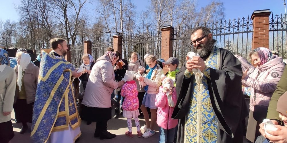 Дорогие братья и сестры! Сегодня церковь празднует Благовещение Пресвятой Богородицы. Всех поздравляем с Праздником!